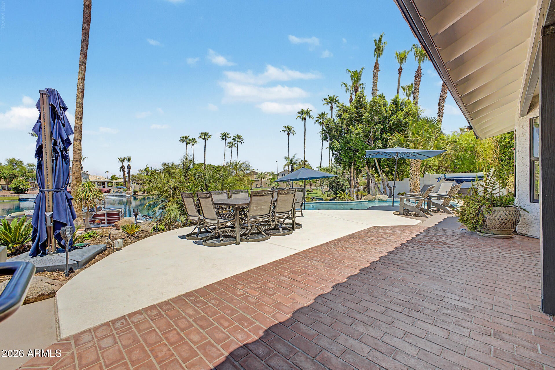 926 W COAST Drive