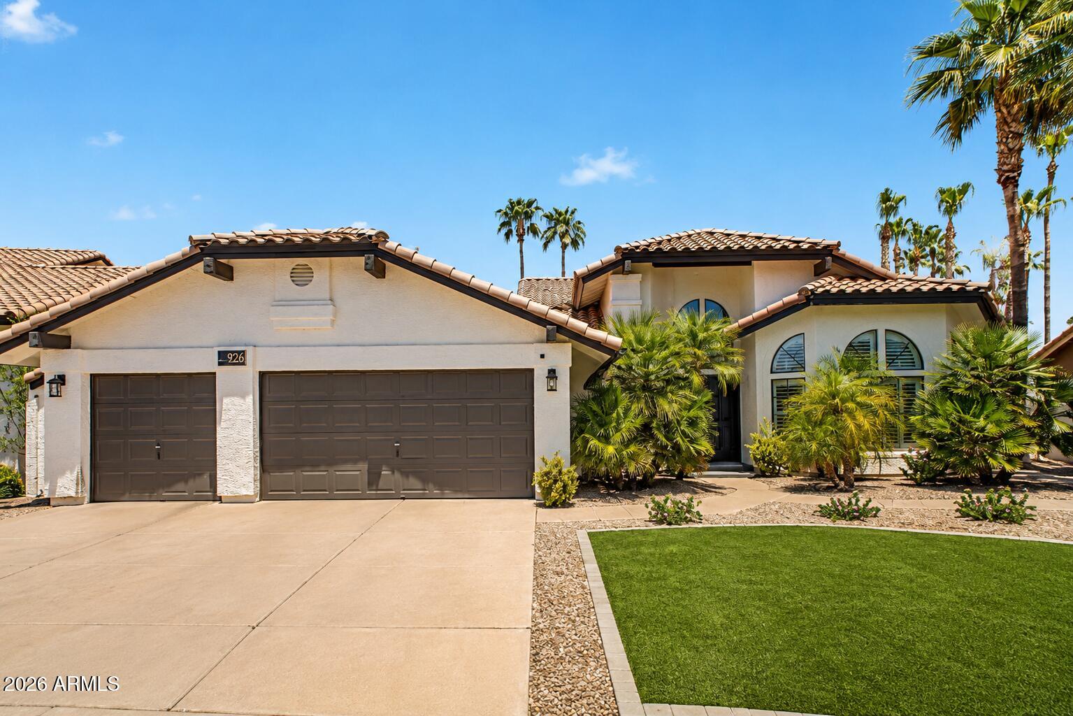 926 W COAST Drive