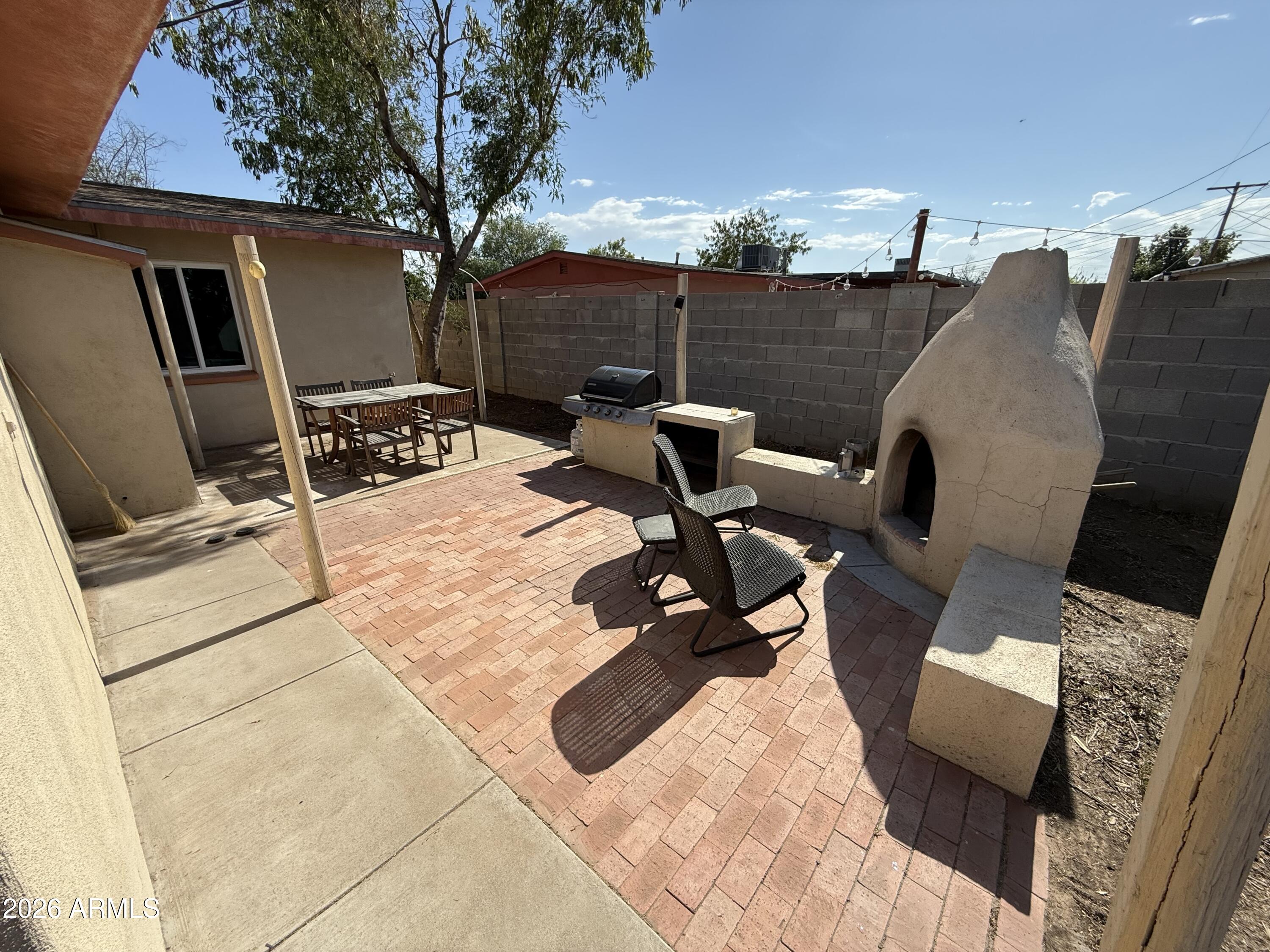 856 E VINE Avenue