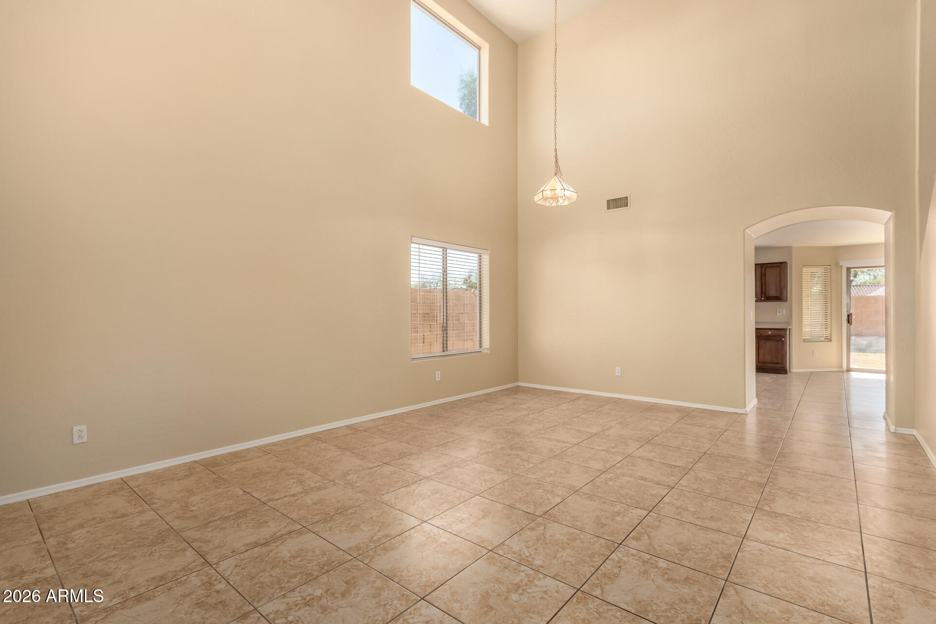 3877 E SUNDANCE Avenue