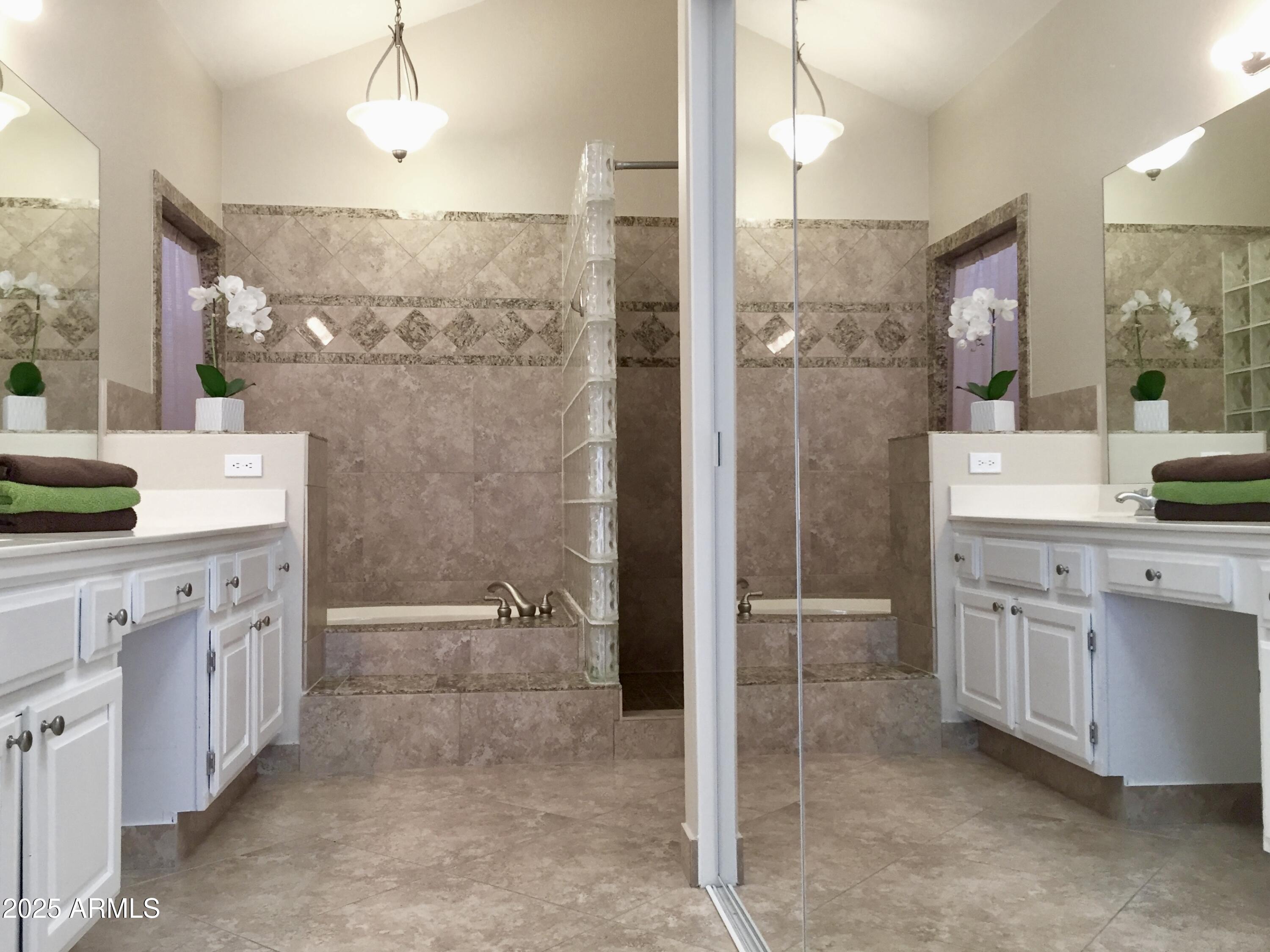 Scottsdale, Arizona 85258, United States, 3 Bedrooms Bedrooms, ,2 BathroomsBathrooms,Residential,Pending,174858