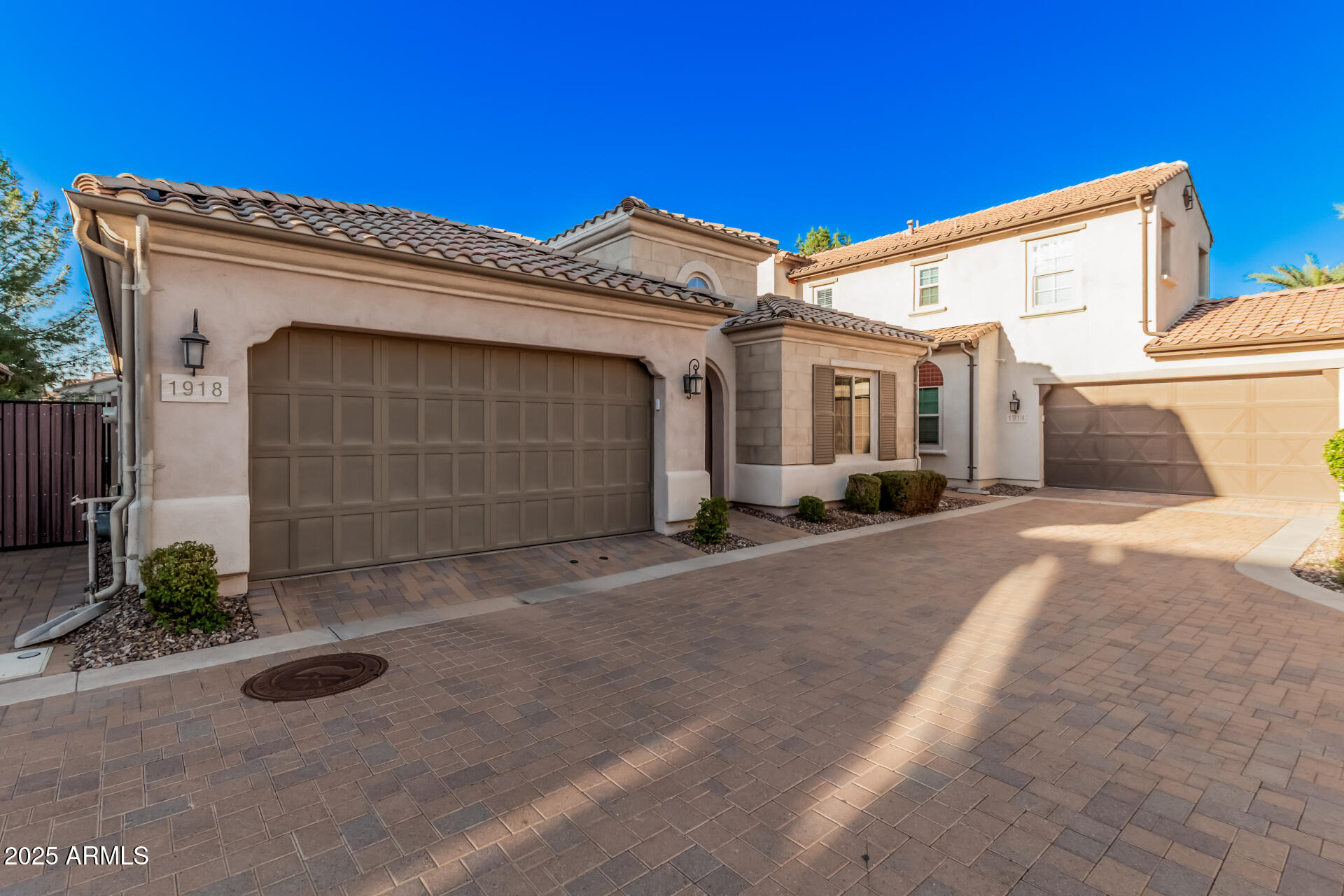1918 W YELLOWSTONE Way