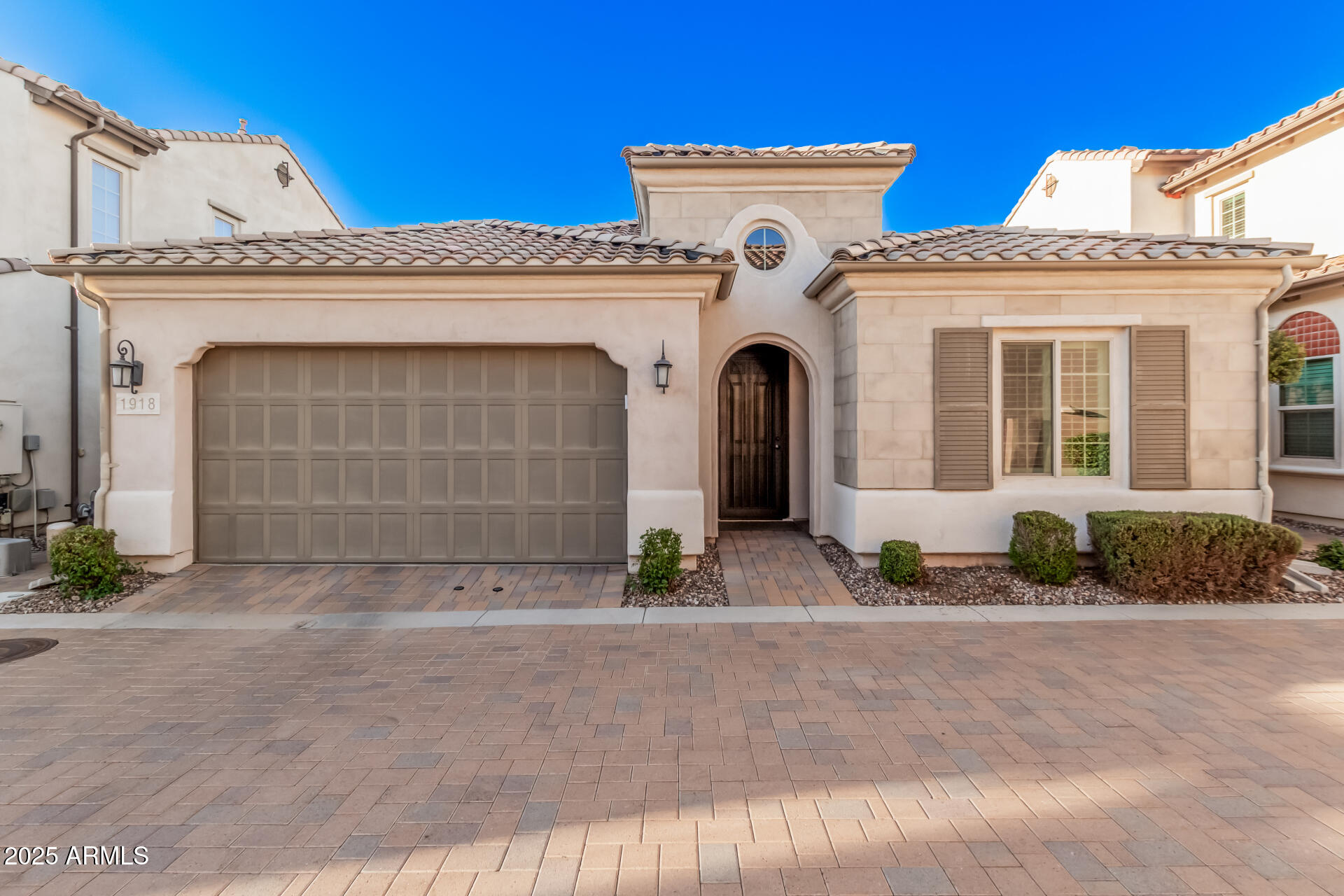 1918 W YELLOWSTONE Way
