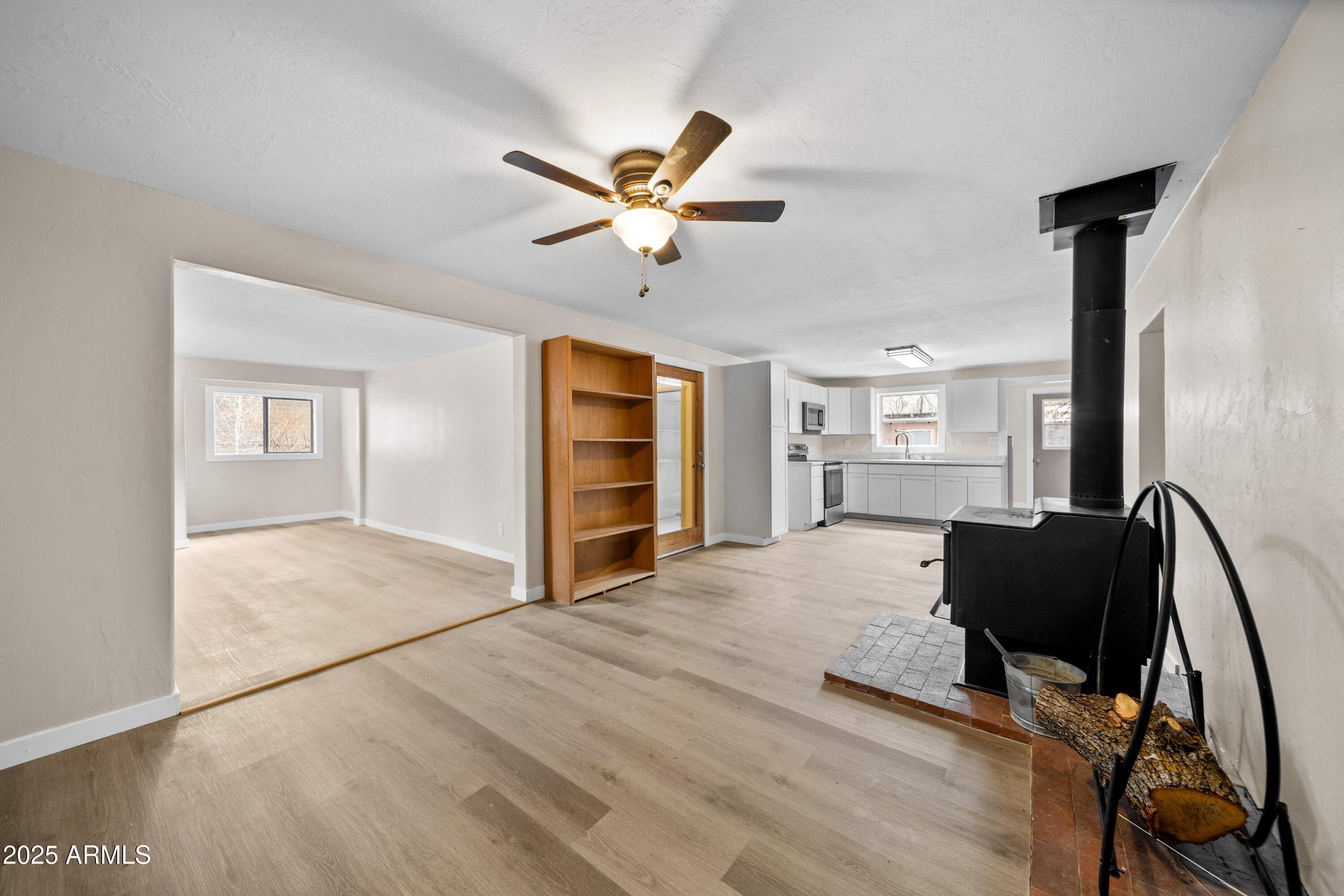 2221 CURRY Lane