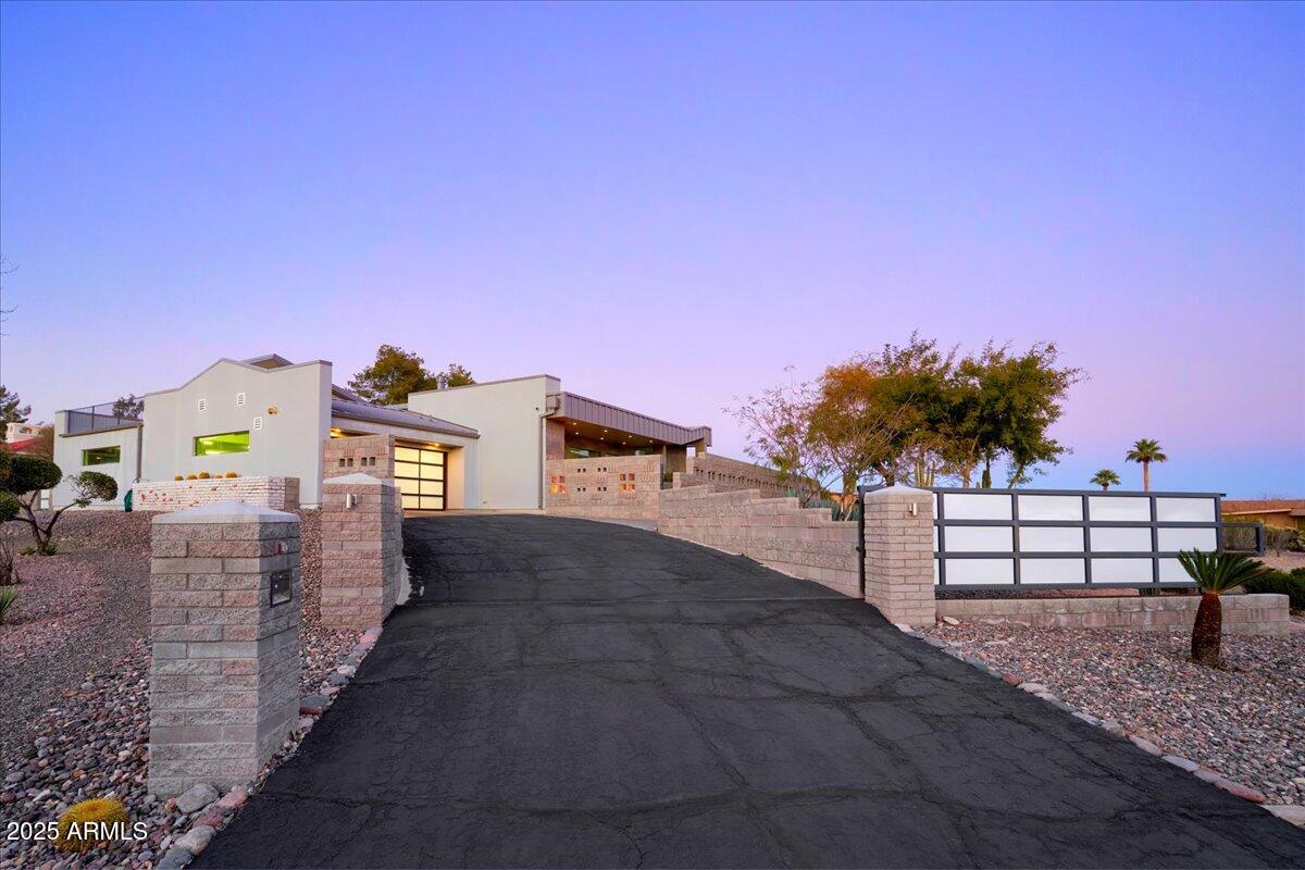6529 N MOUNTAIN VIEW Drive