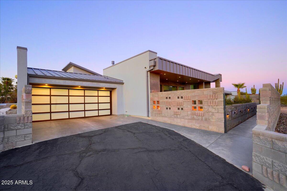 6529 N MOUNTAIN VIEW Drive