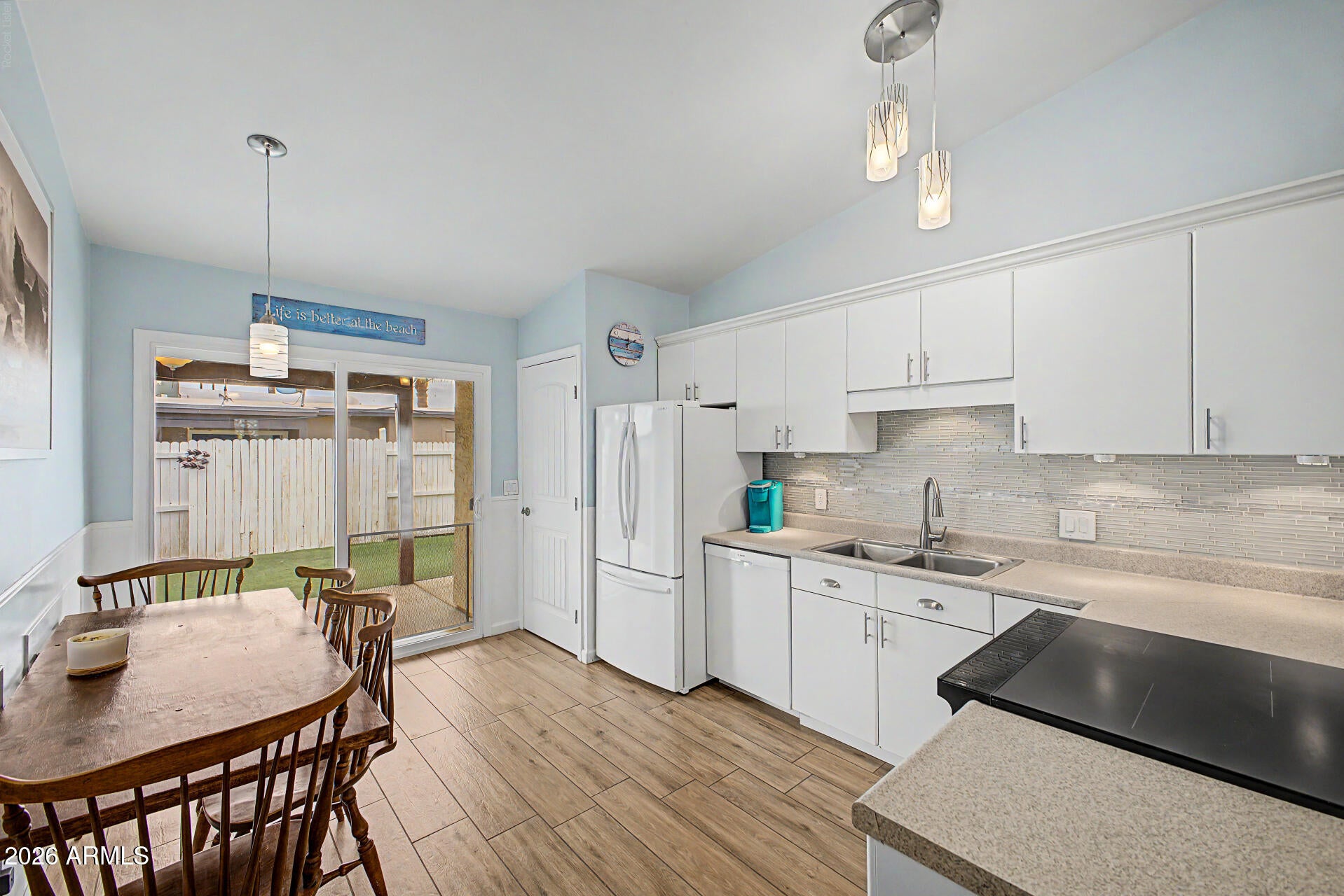 313 E SEQUOIA Drive