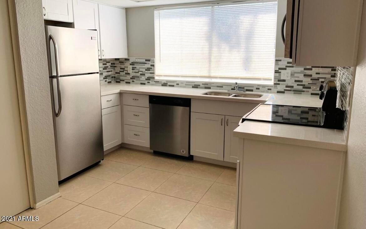 1542 W Sahuaro Drive Apt 4