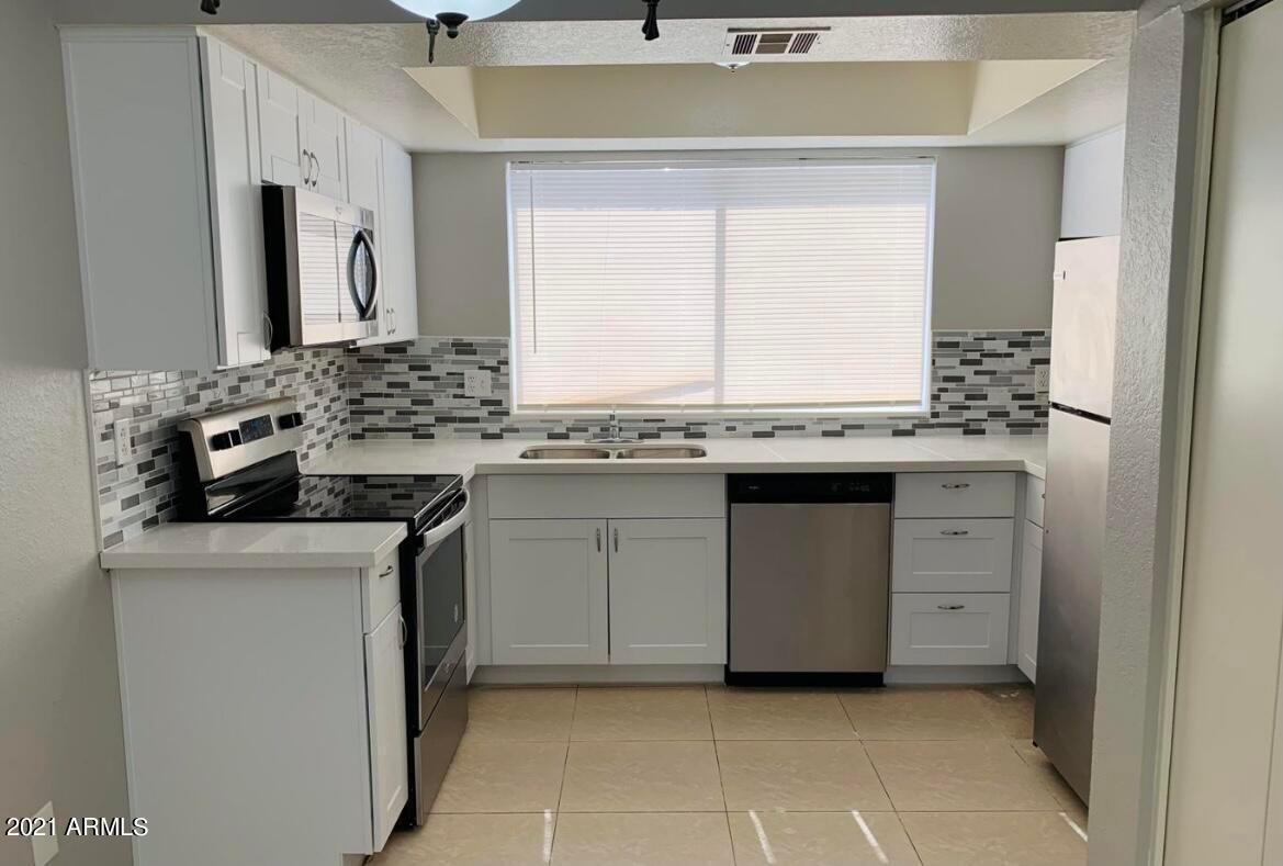 1542 W Sahuaro Drive Apt 4