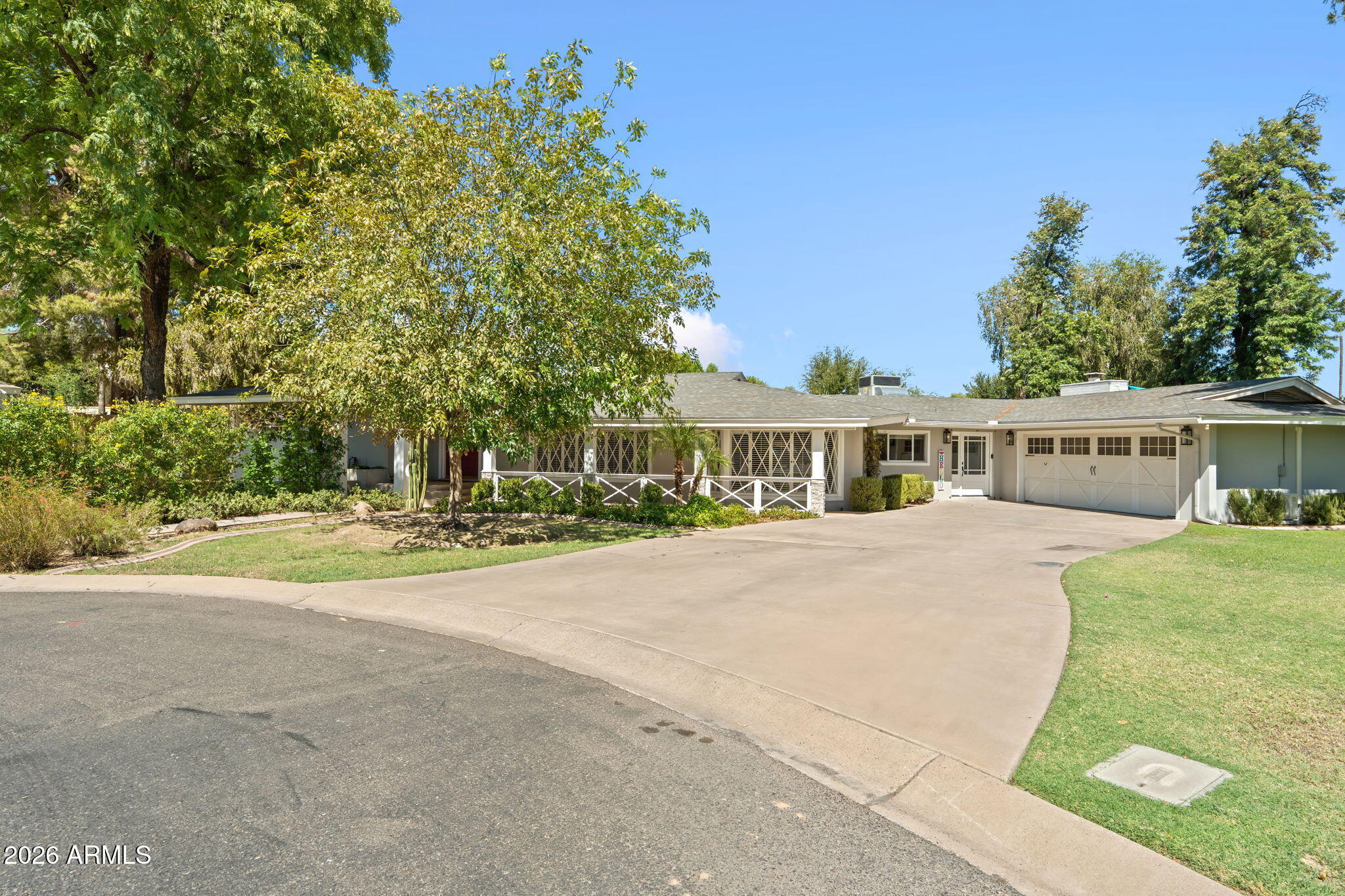 2054 E RANCHO Drive
