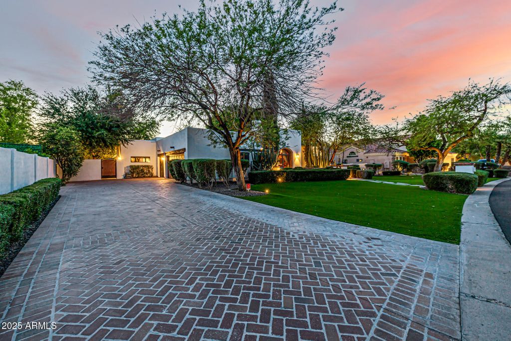 Photo of 9310 S Bala Drive, Tempe, AZ 85284 (MLS # 6876598)