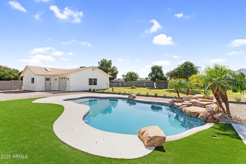 Photo of 18047 E Vencino Street, Gilbert, AZ 85298 (MLS # 6931951)