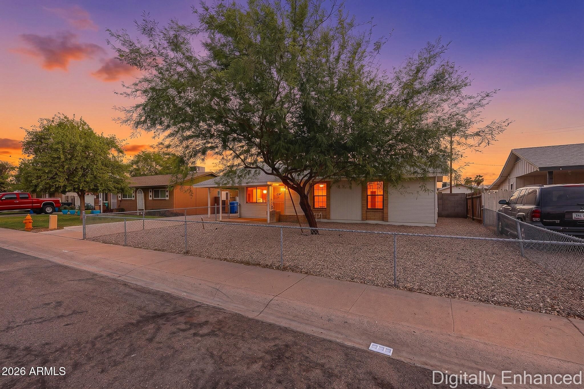 8201 W EARLL Drive