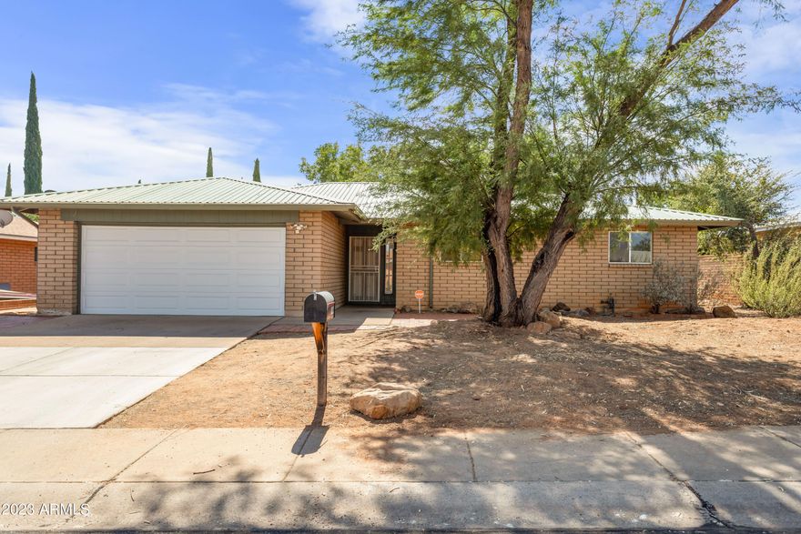 Stop and stare! Feast your eyes on this spacious home with three bedrooms and a glossy metal roof that'll sparkle in the sunlight. Tucked away in a charming neighborhood, this house is a real treasure.