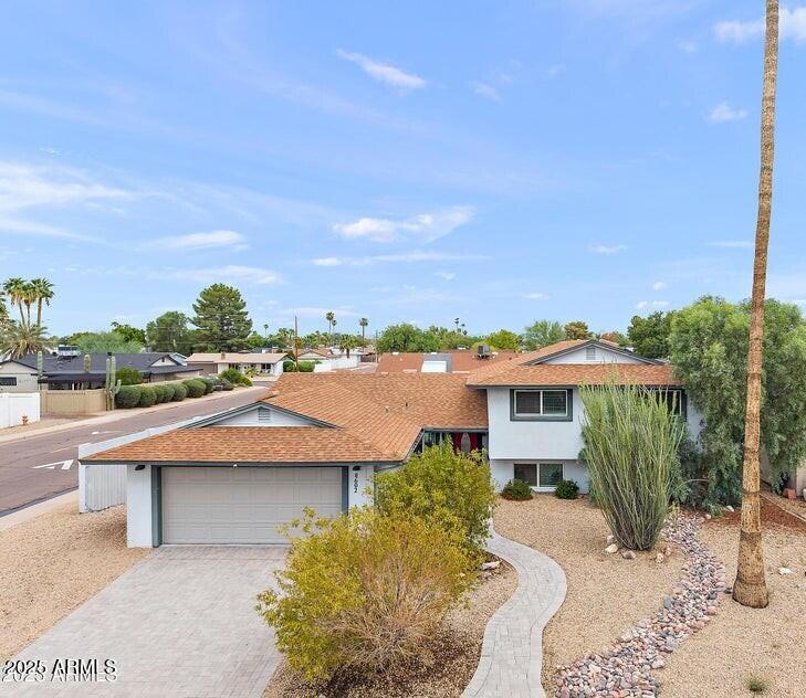 8602 E MITCHELL Drive