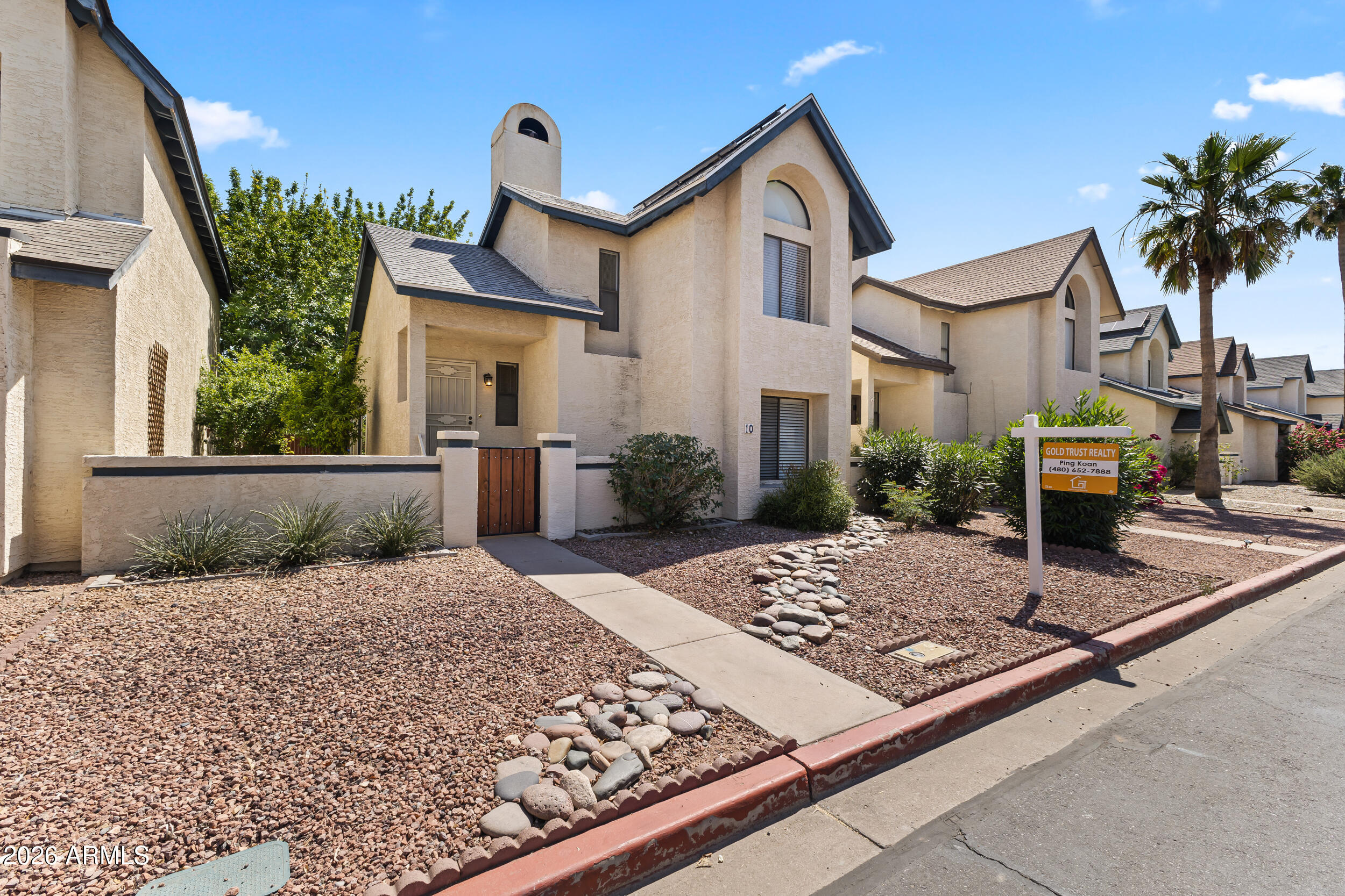 1535 N HORNE -- 10