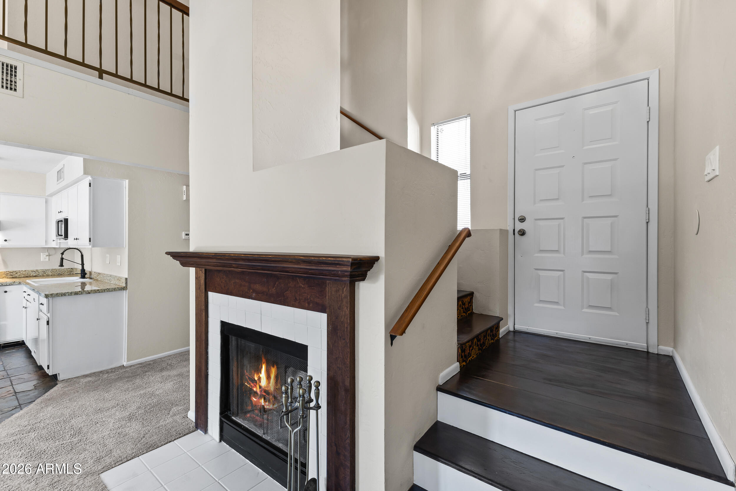 1535 N HORNE -- 10