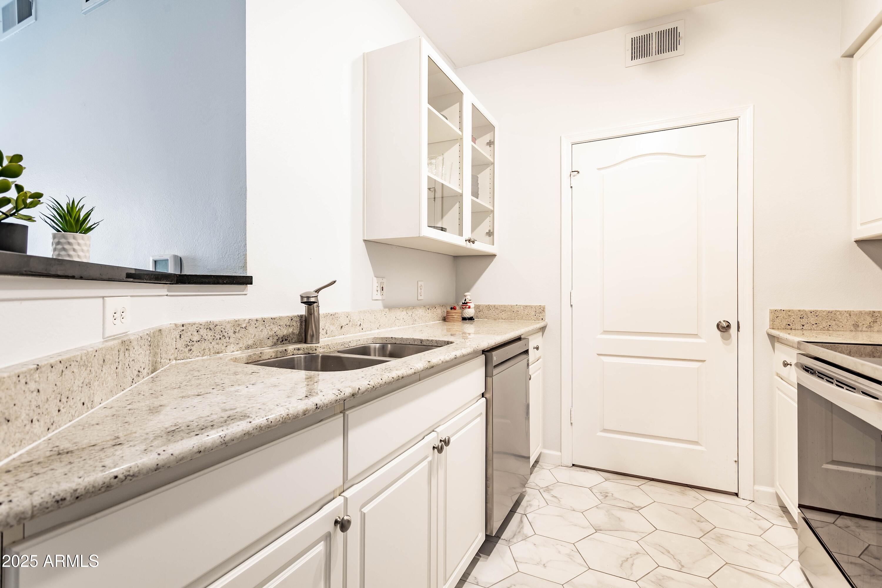 1701 E COLTER Street 151