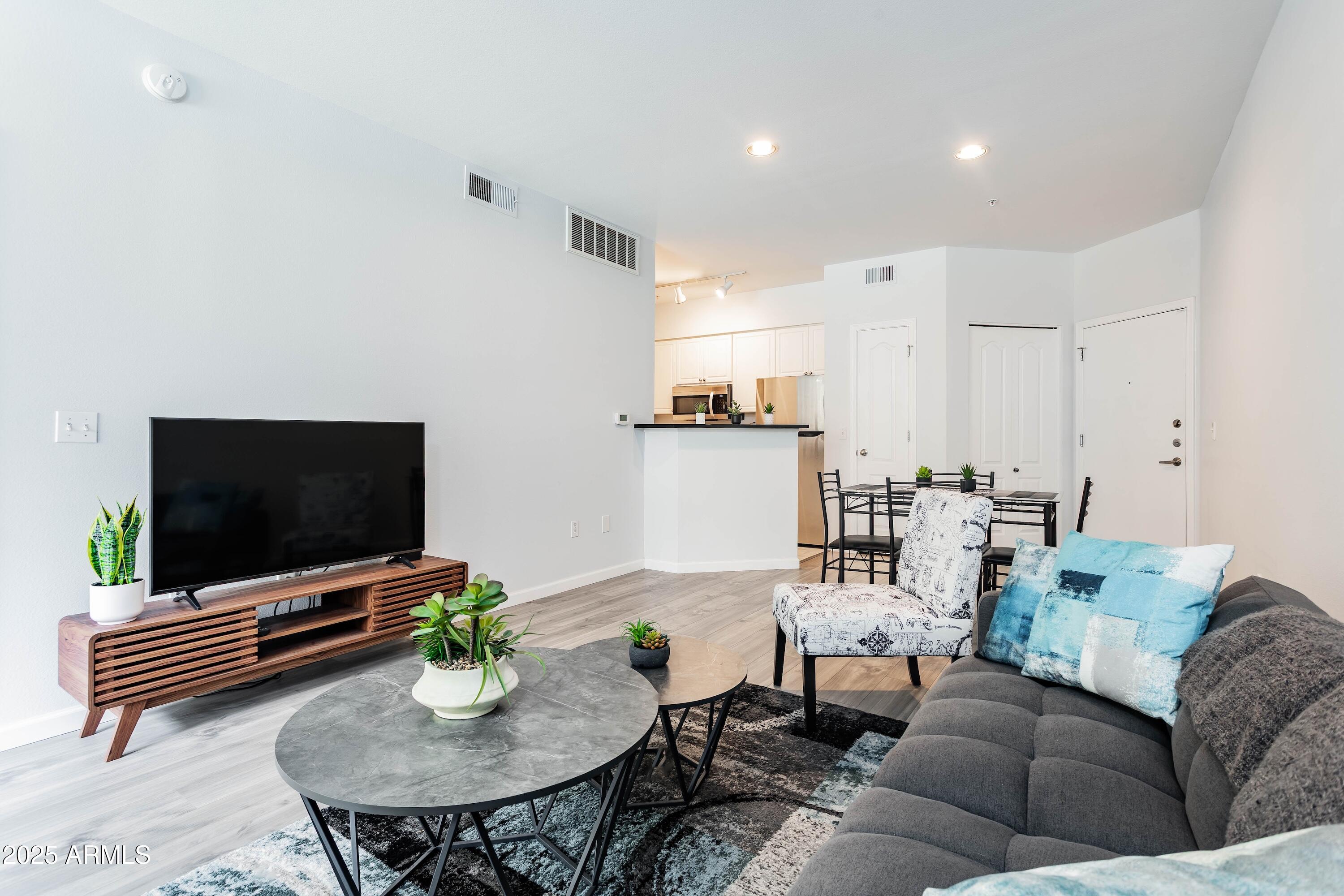 1701 E COLTER Street 151