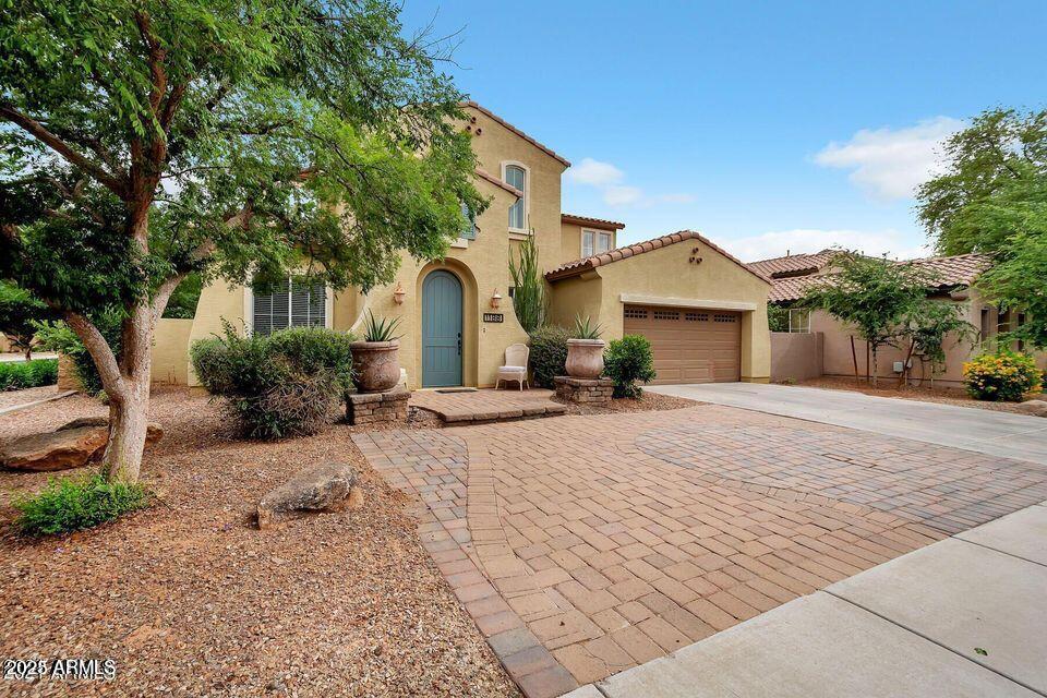 1188 W LAREDO Avenue