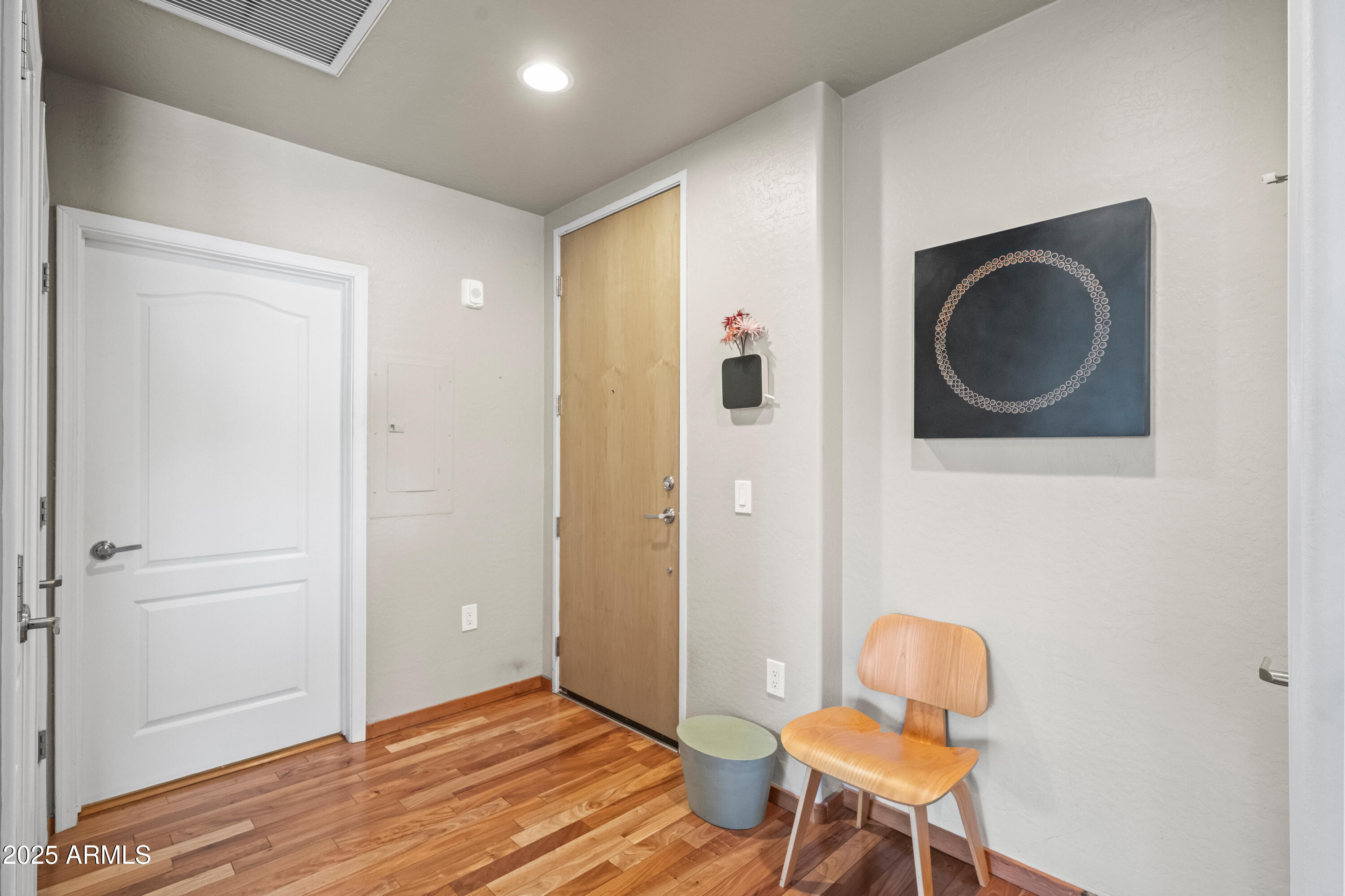 17 W VERNON Avenue 33