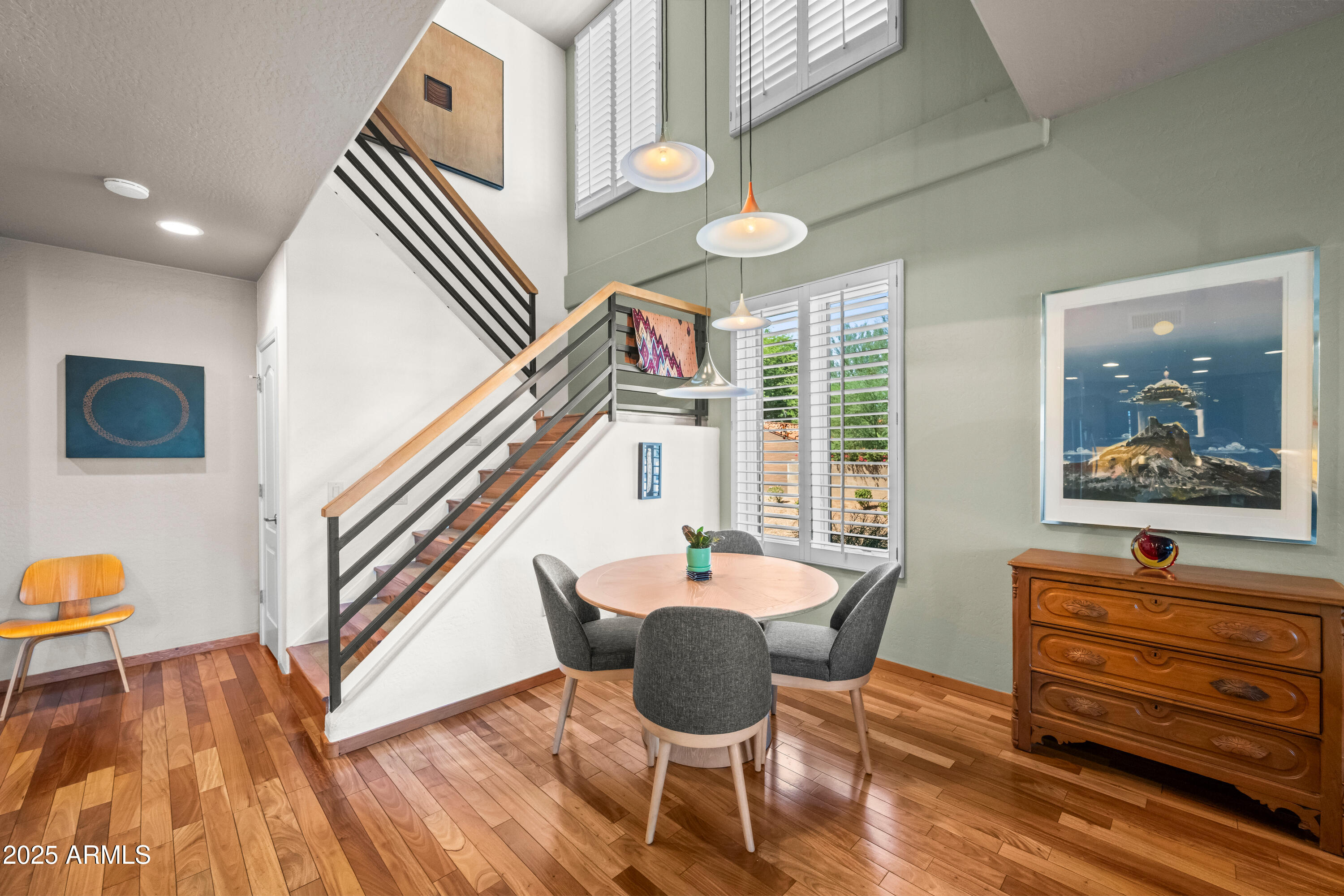 17 W VERNON Avenue 33