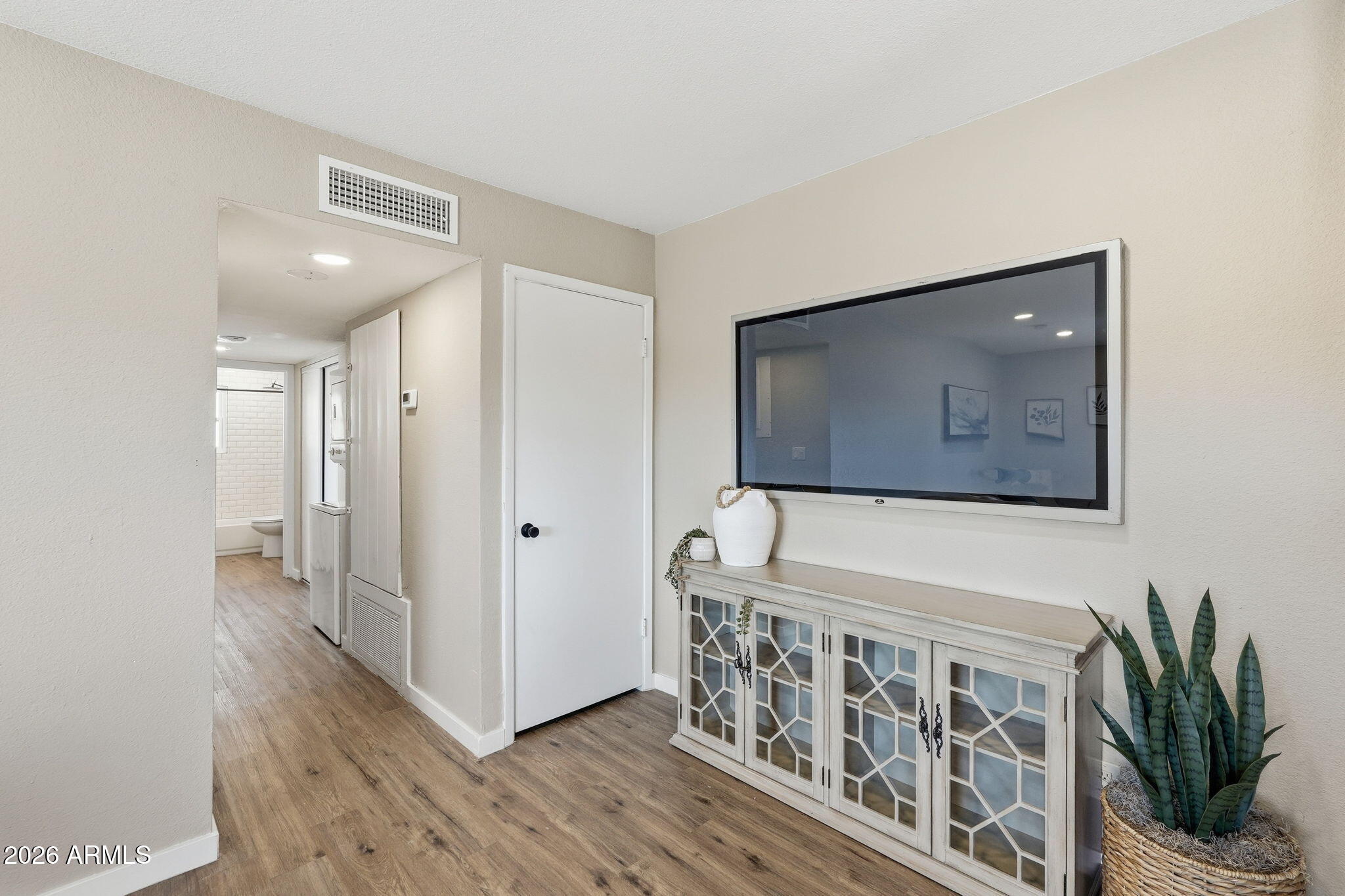 4756 E MORELAND Street