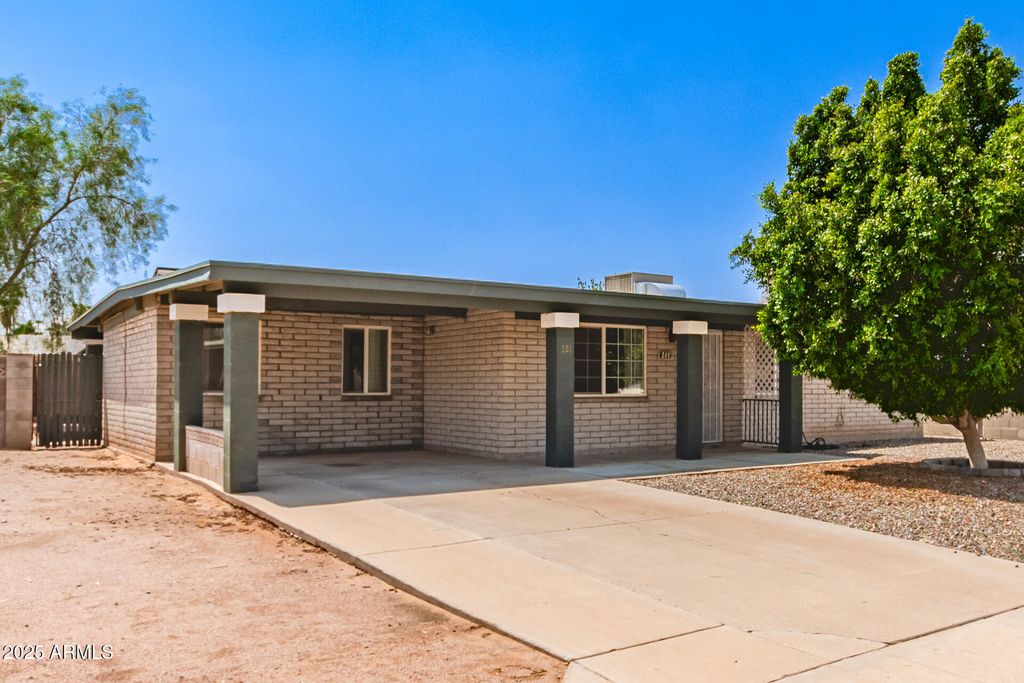 Photo of 201 E Cholla Street, Casa Grande, AZ 85122 (MLS # 6912132)