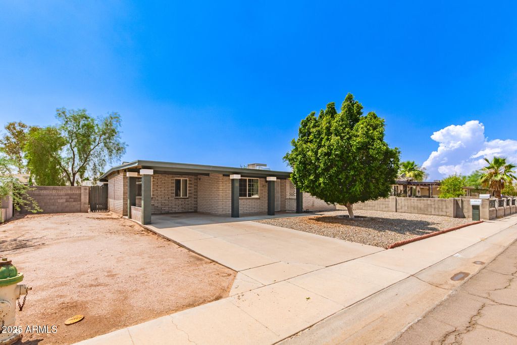 Photo of 201 E Cholla Street, Casa Grande, AZ 85122 (MLS # 6912132)