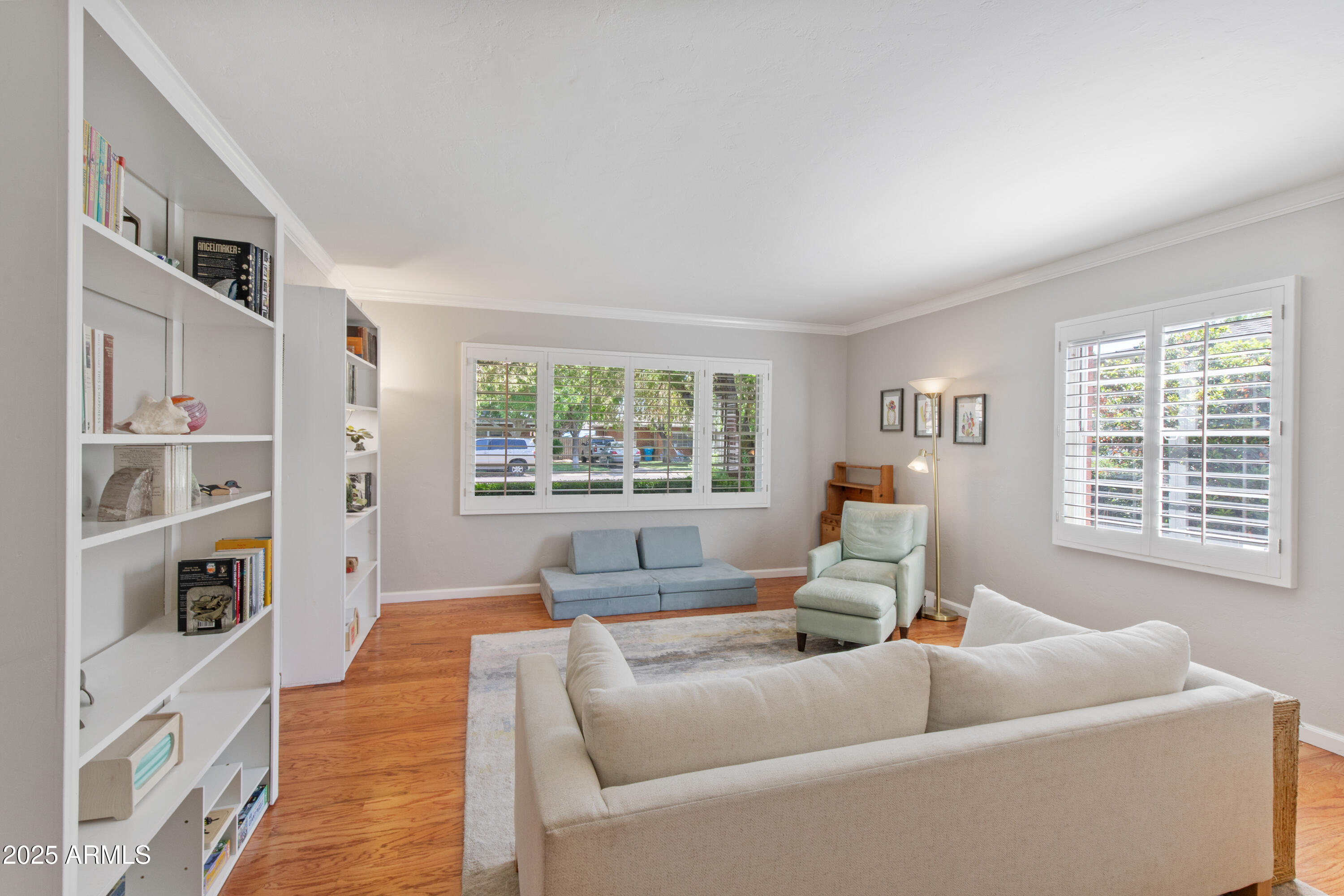 502 W WINDSOR Avenue