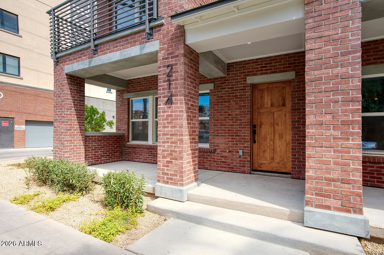 214 W MCKINLEY Street