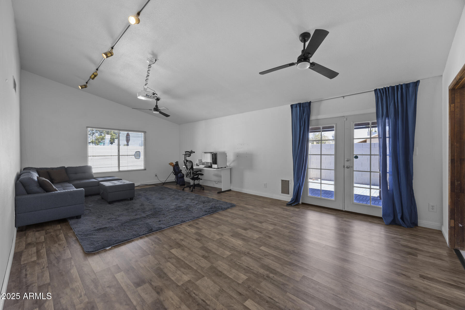 1804 W KIOWA Circle
