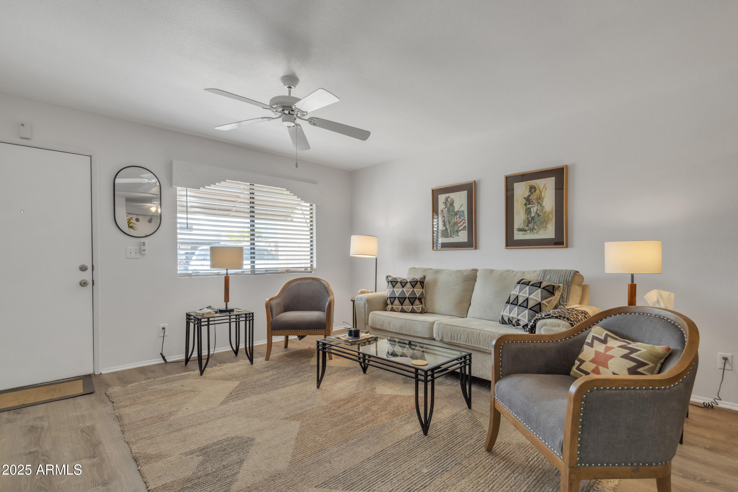 312 E LANCASTER Court