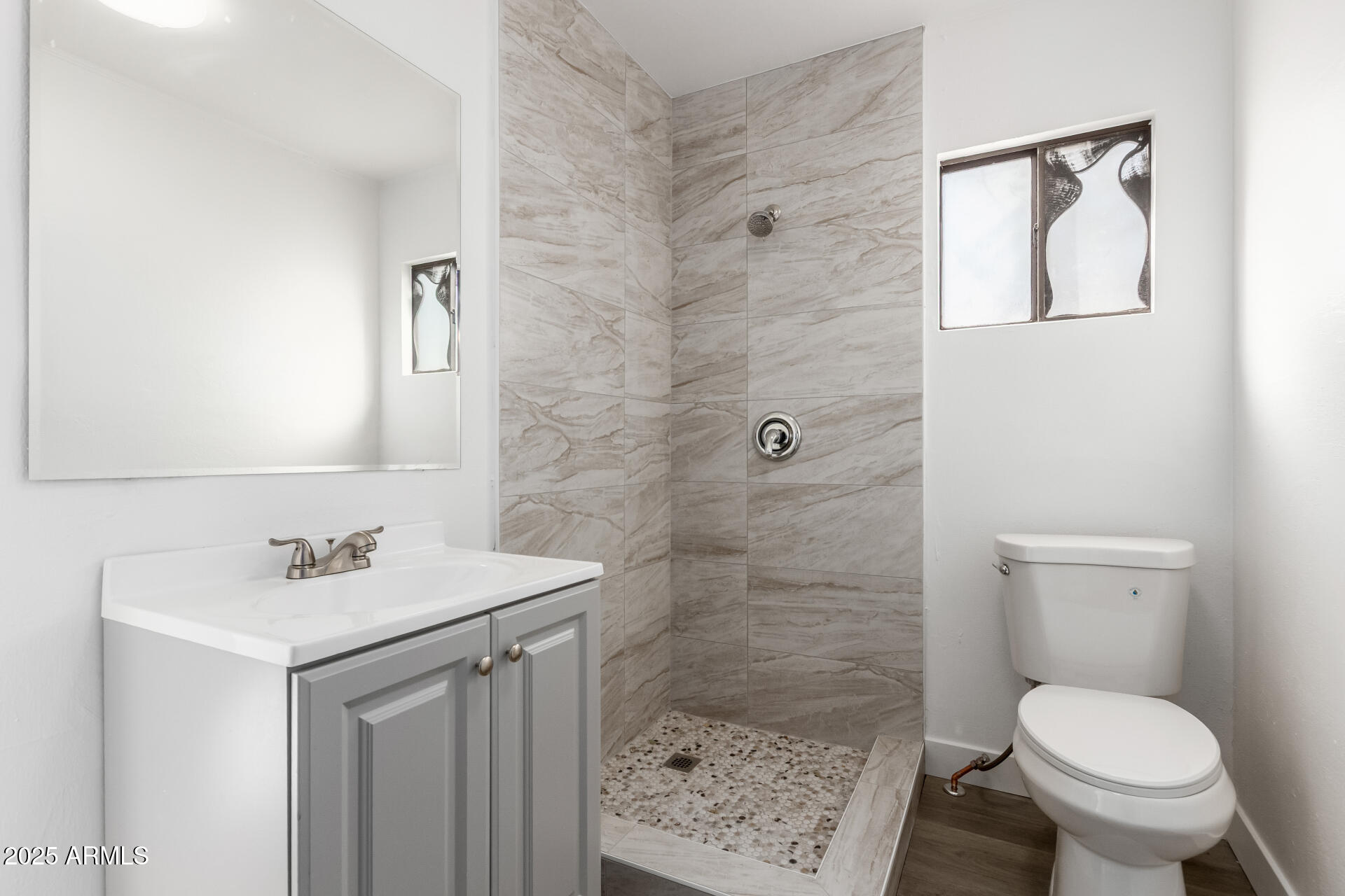 325 W NORTHERN Avenue