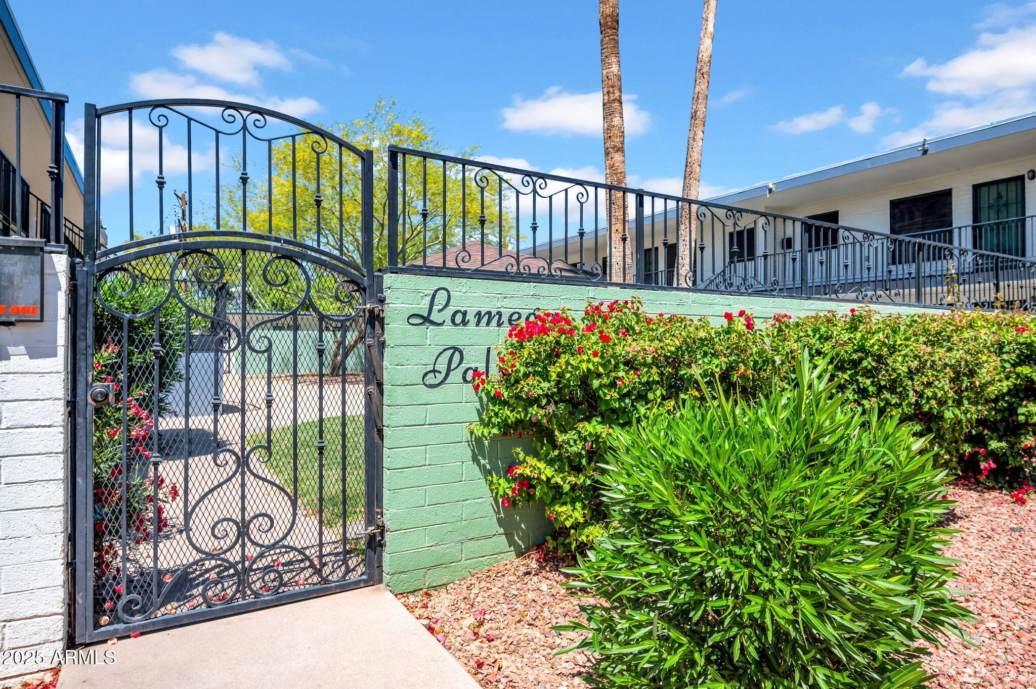 1942 W BERRIDGE Lane