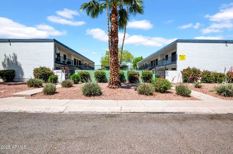 1942 W BERRIDGE Lane Phoenix AZ 85015