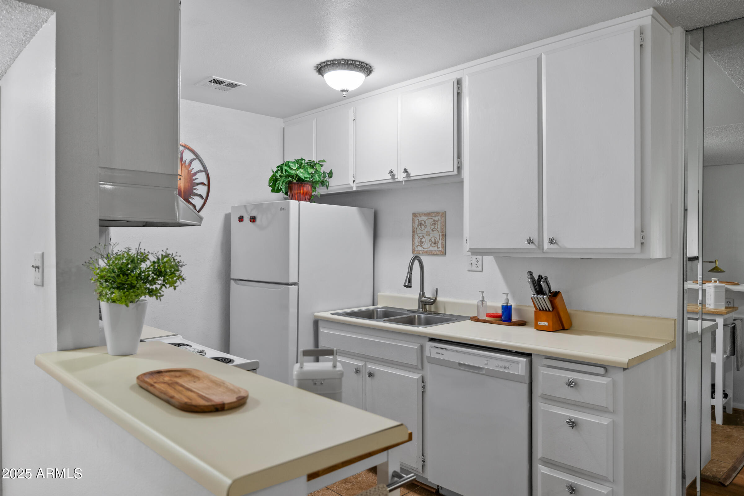 5525 E THOMAS Road M11