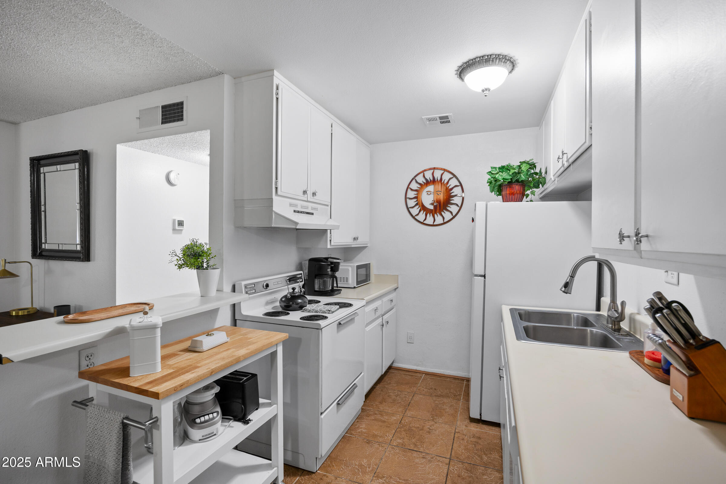 5525 E THOMAS Road M11