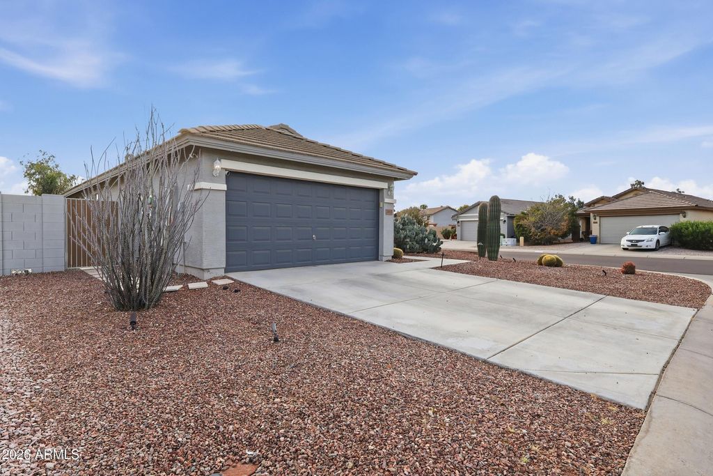 Photo of 2013 W Prospector Way, San Tan Valley, AZ 85144 (MLS # 6977207)