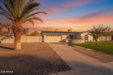 Photo of 5050 E Paradise Drive, Scottsdale, AZ 85254 (MLS # 7057260)