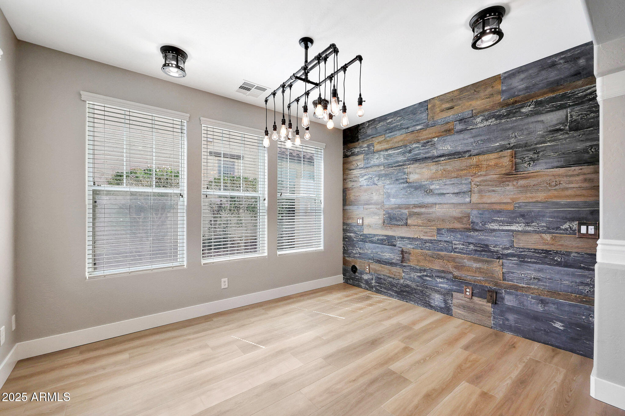 21134 W GREEN Street