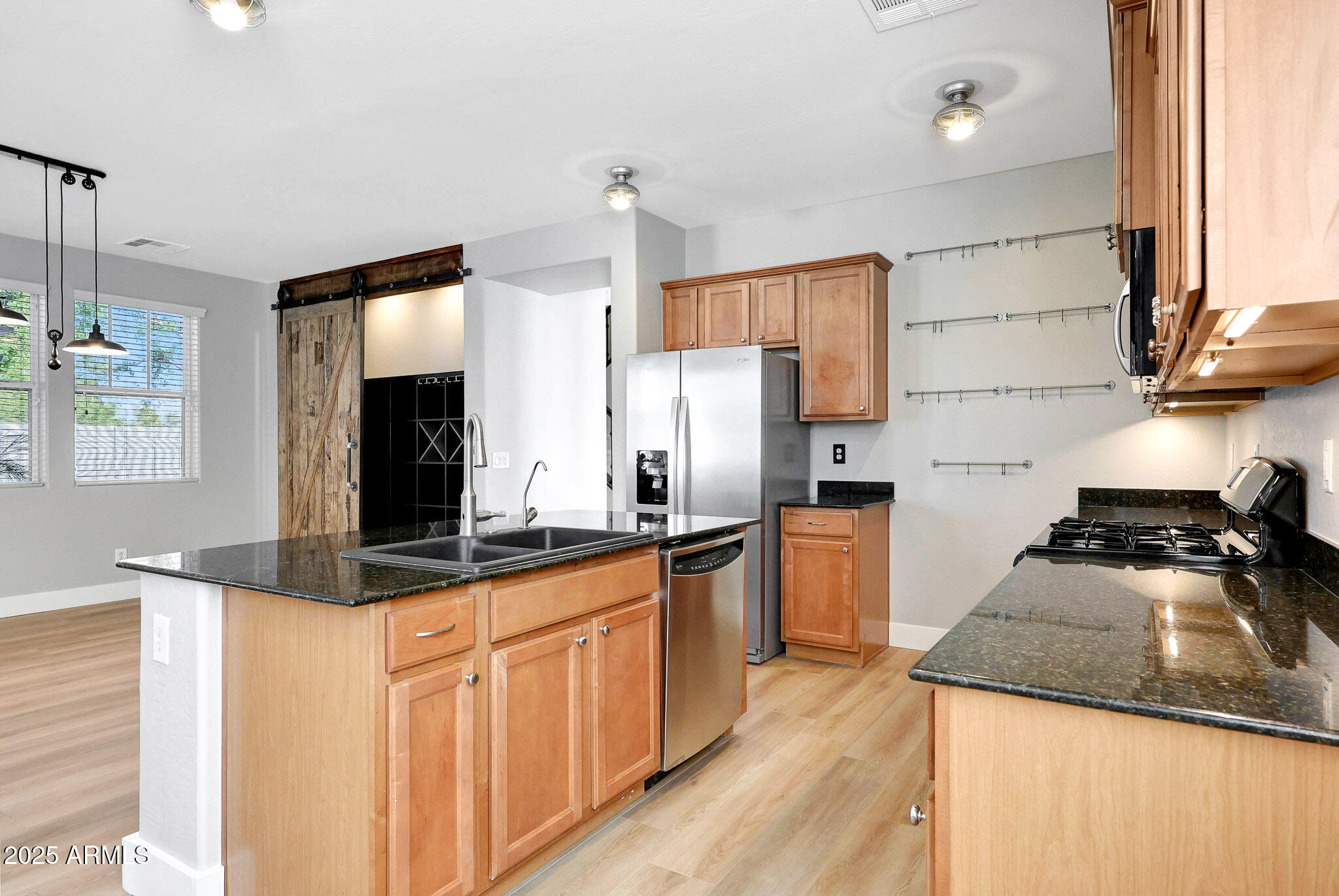 21134 W GREEN Street