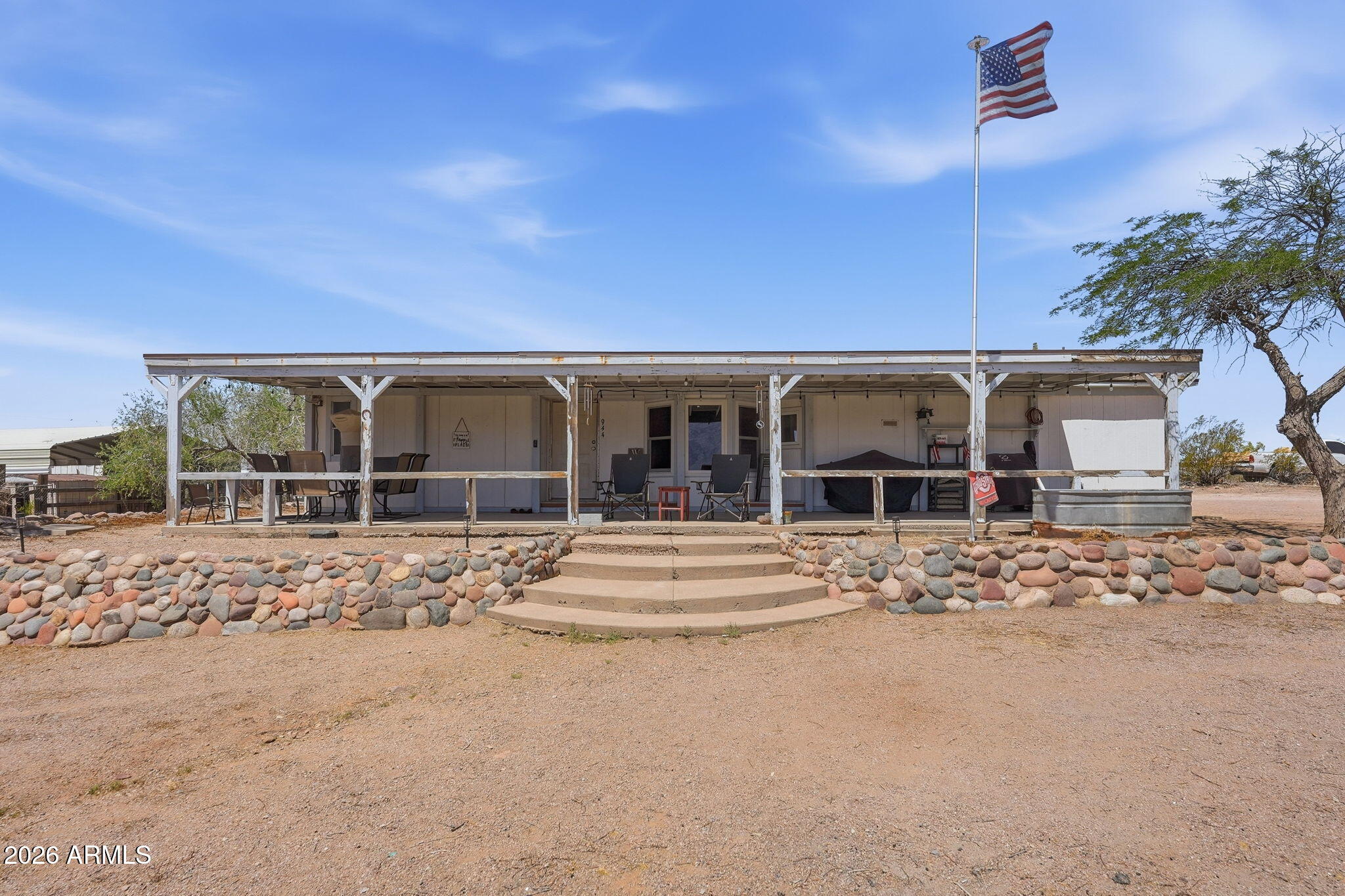 944 S GOLDFIELD Road