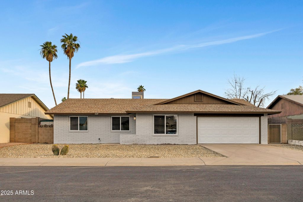Photo of 2123 E Radcliffe Drive, Tempe, AZ 85283 (MLS # 6902524)