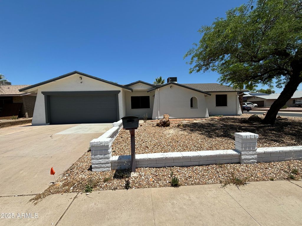 Photo of 15243 N 52nd Drive, Glendale, AZ 85306 (MLS # 6934362)