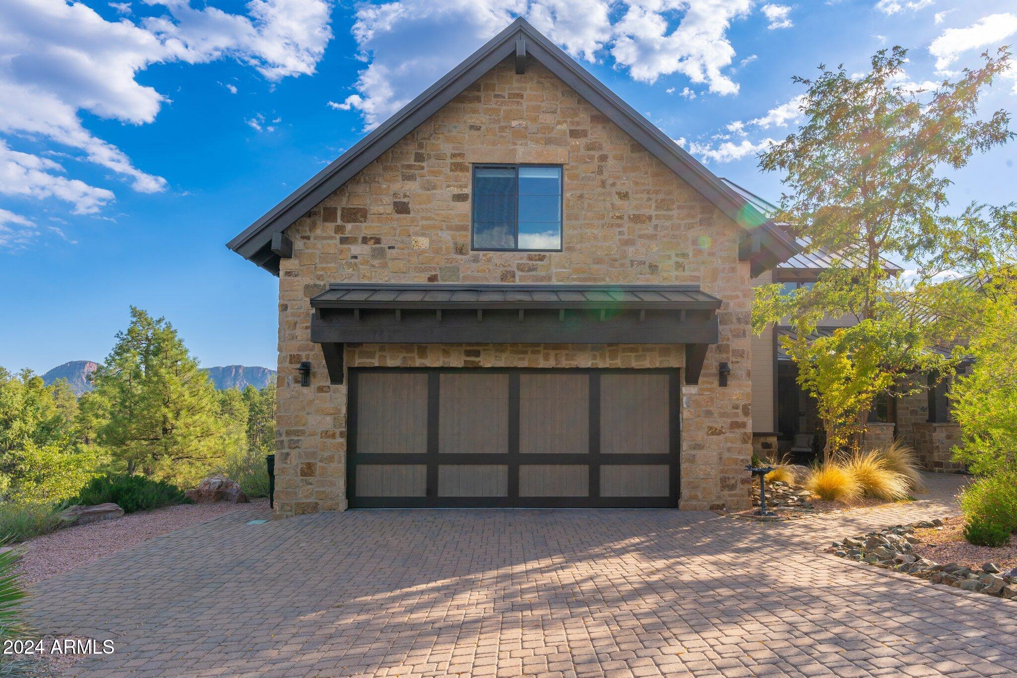 3007 E Arrow Point