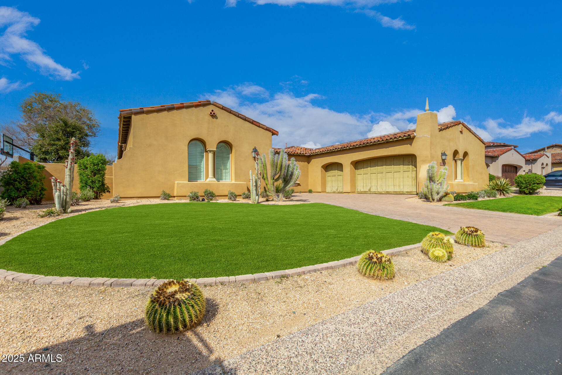 8298 E TAILFEATHER Drive