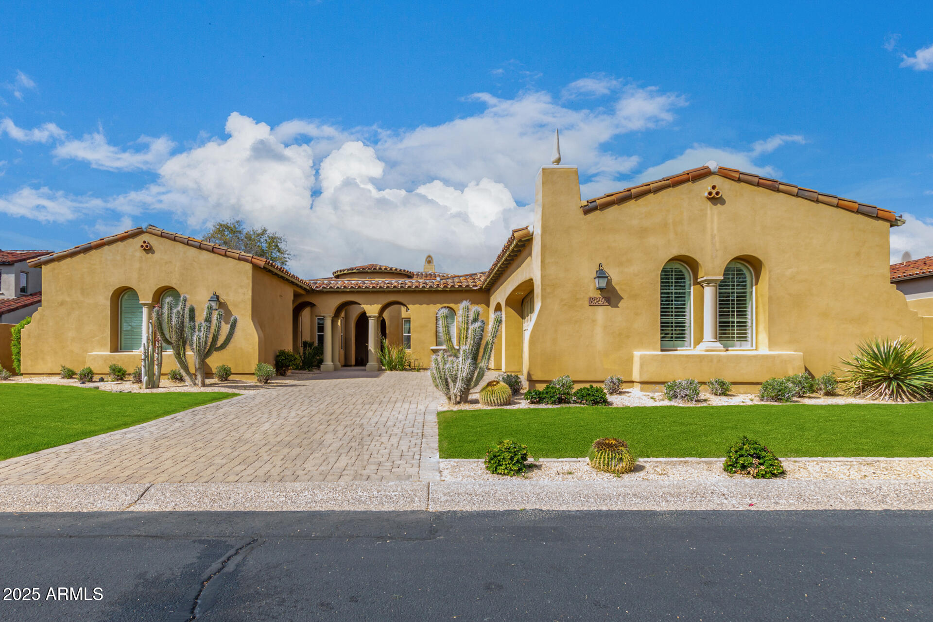 8298 E TAILFEATHER Drive