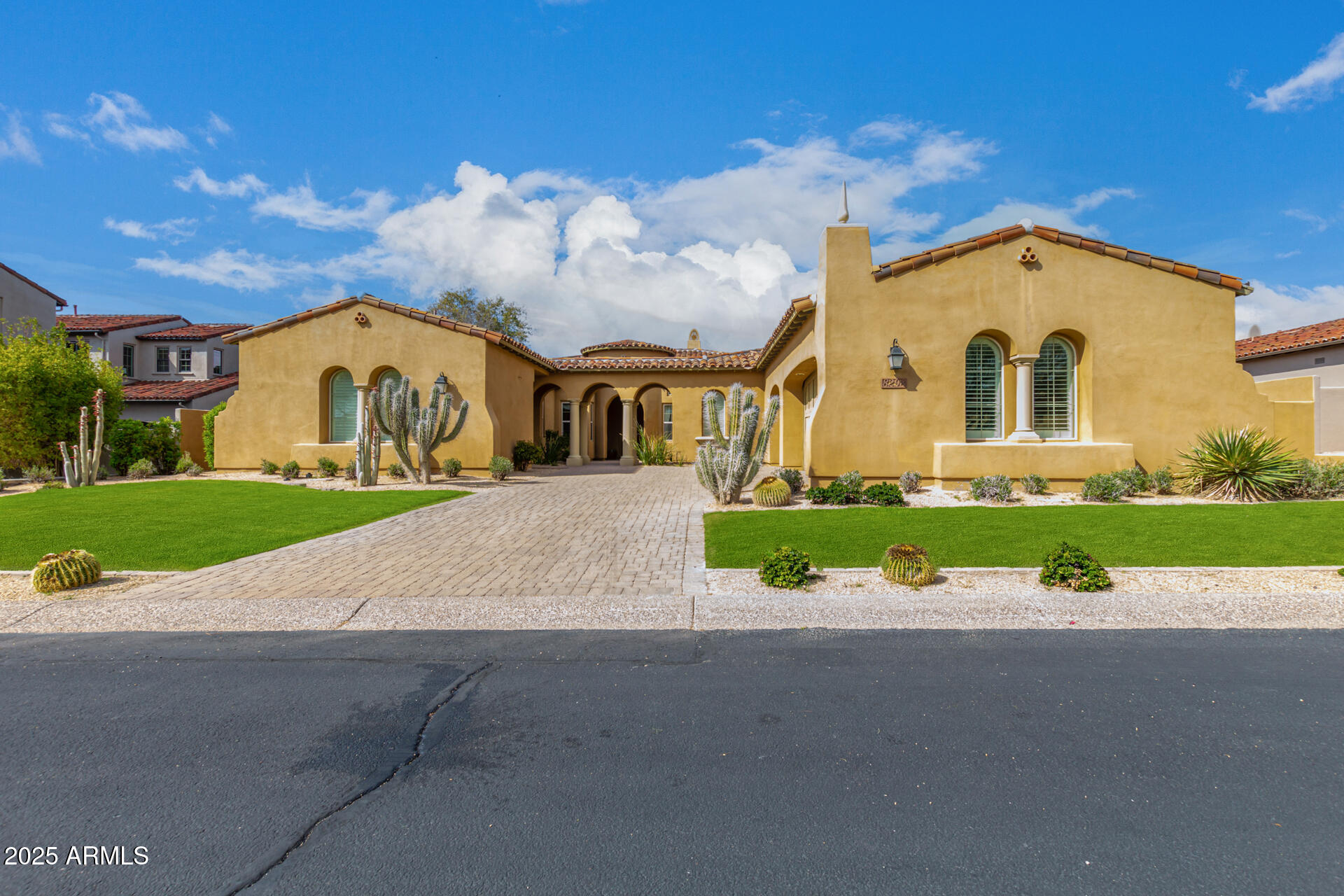 8298 E TAILFEATHER Drive