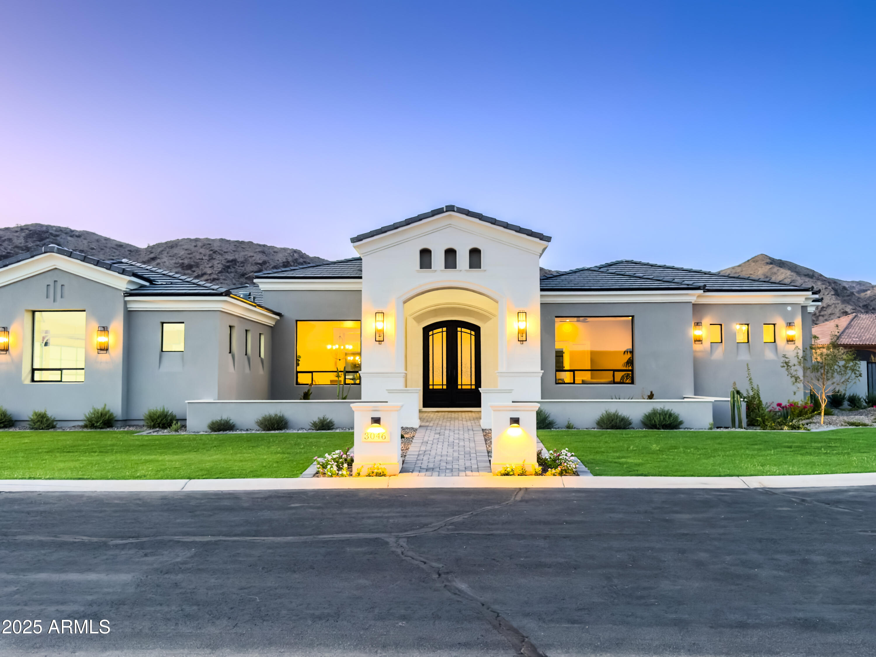 3046 W Redwood Lane